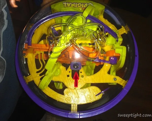 ball in center of Perplexus Original