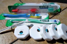 flossandbrush package
