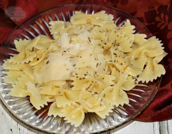 Roasted Garlic and Parmesan Pasta Recipe #MC #PastaFits