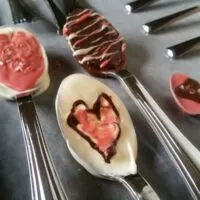 DIY Valentine's Day Chocolate Dipped spoons with printable gift tags