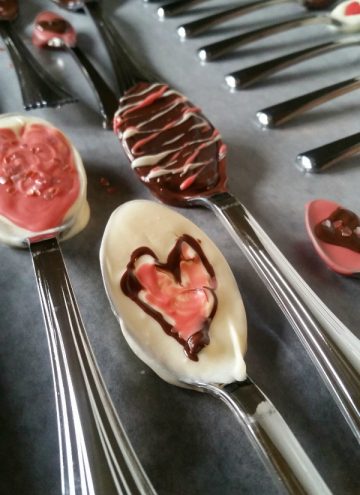 DIY Valentine's Day Chocolate Dipped spoons with printable gift tags