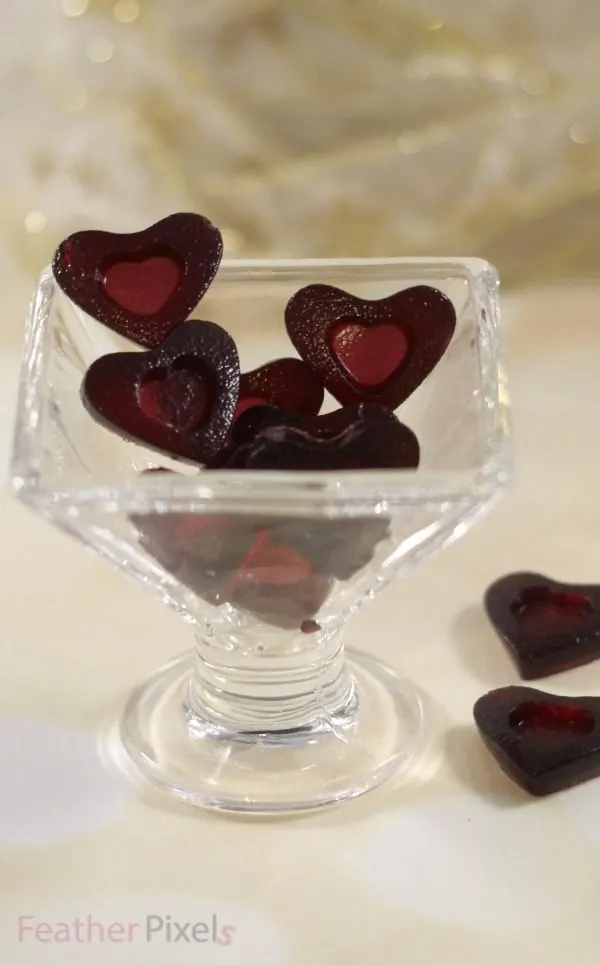 Heart gummies in a serving dish