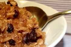 Easy Apple Pie Oatmeal (But I used Raisins)