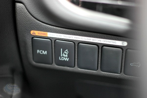 2015 Mitsubishi Outlander buttons.