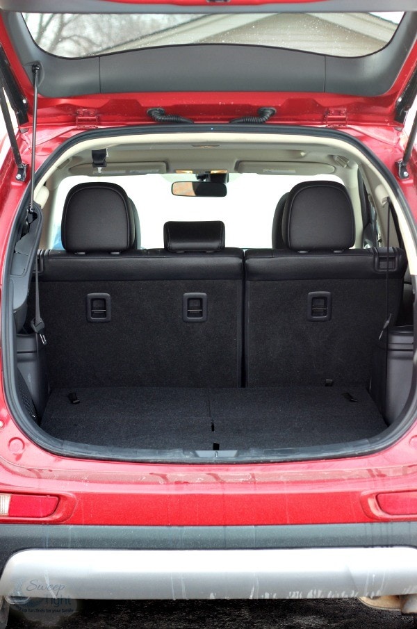2015 Mitsubishi Outlander large backseat area. 