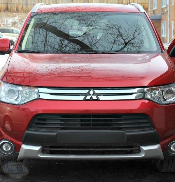 2015 Mitsubishi Outlander picture of the front. 