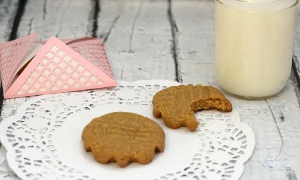 Easy Peanut Butter Cookie Recipe - Only 5 Ingredients