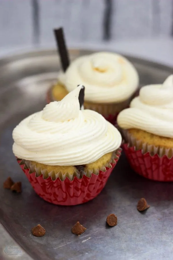 Banana Cupcakes Recipe with Vanilla Pudding Frosting