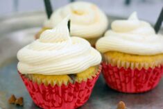 Banana Cupcakes Recipe with Vanilla Pudding Frosting