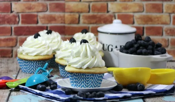 Blueberry Pie Filled Cupcakes Recipe