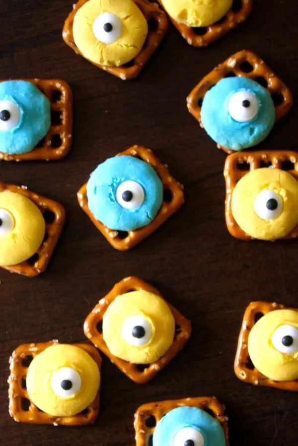 Easy Minions Pretzel Candy Recipe