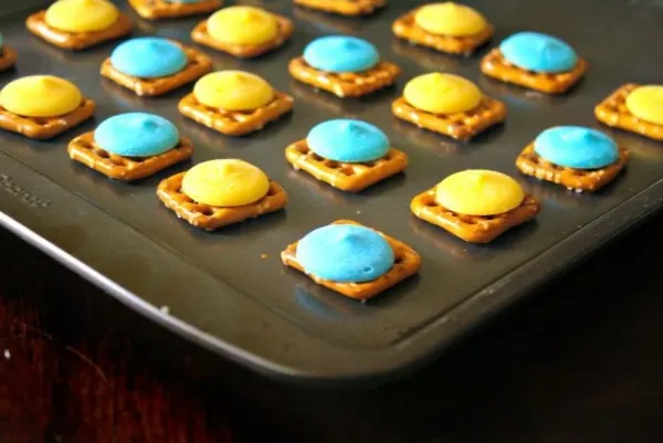 Easy Minions Pretzel Candy Recipe