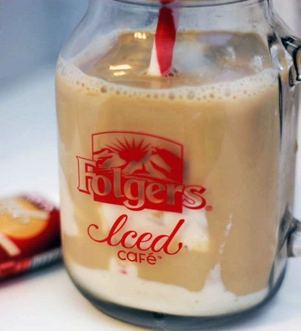Easy Iced Coffee and Frozen Yogurt Recipe #FolgersFridays #IC ad