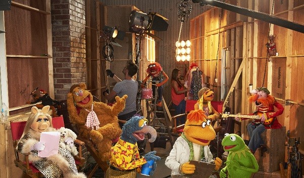 (ABC/Bob D'Amico) MISS PIGGY, PEPE THE KING PRAWN, FOZZIE BEAR, THE GREAT GONZO, ANIMAL, SCOOTER, JANICE, KERMIT THE FROG, FLOYD PEPPER