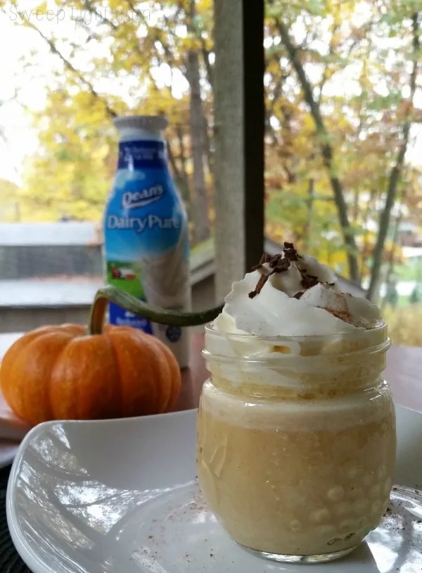 5 Ingredients 5 minutes. Pumpkin spice milk recipe moms and kids love. #ad #dairypure #pureandsimple