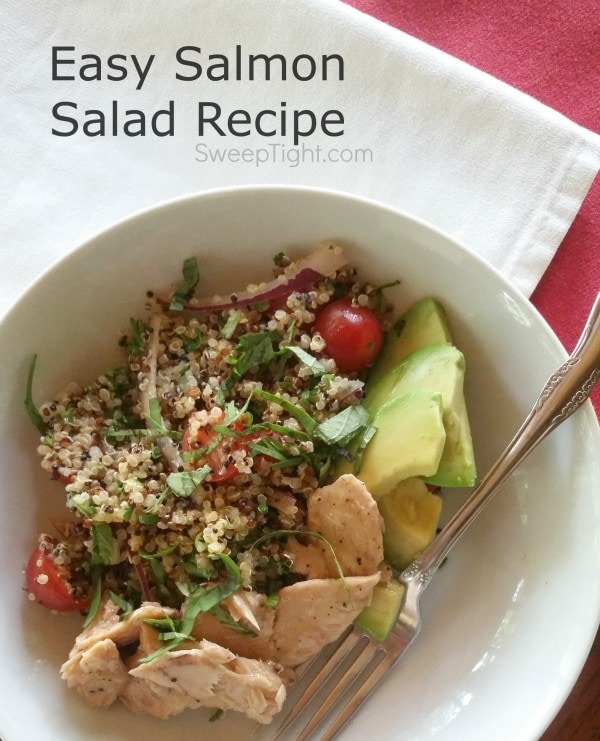 This easy salmon salad recipe is perfect for clean eating on the go. Makes a perfect and satisfying lunch. #PinkUpYourLunch #nationalsalmonday #ad 
