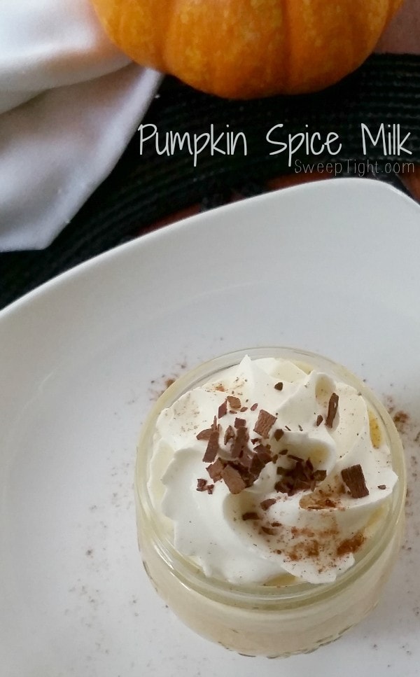 5 Ingredients 5 minutes. Pumpkin spice milk recipe moms and kids love. #ad #dairypure #pureandsimple