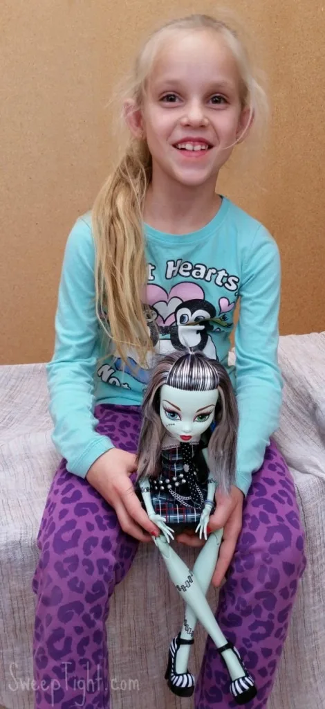 Monster high best sale doll size