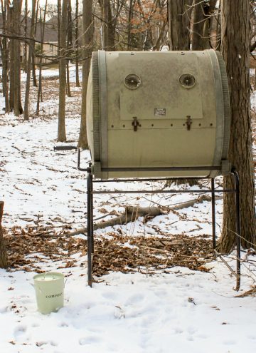 Kitchen compost container and outdoor compost tumbler - How to make compost at home and why everyone should