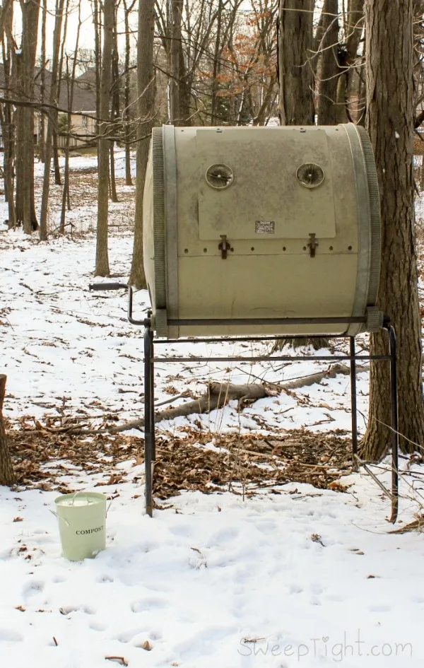 Kitchen compost container and outdoor compost tumbler - How to make compost at home and why everyone should