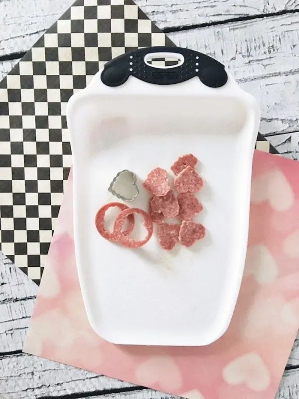 Perfect Valentine's Day lunch for school - DIY pizza lunchable - school lunches