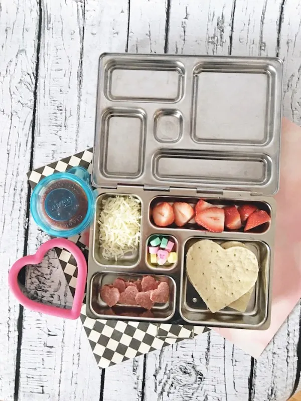 Perfect Valentine's Day lunch for school - DIY pizza lunchable - school lunches
