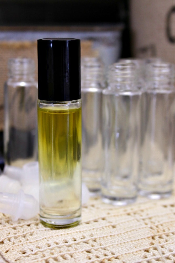 Make your own Essential Oil Roller Bottles! Here are 10 Remedy Blends!