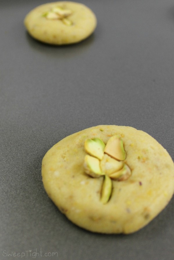 Super easy four leaf clover cookies with pistachios