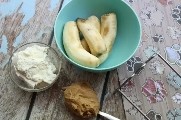 Bananas, peanut butter, and yogurt. 