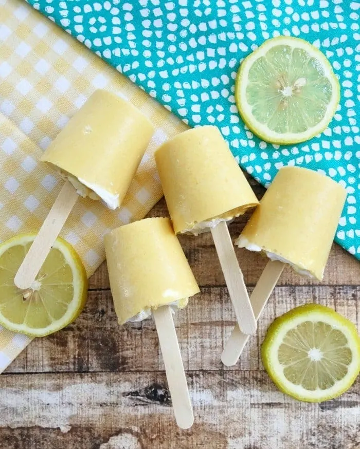 Orange popsicles with lemon slices