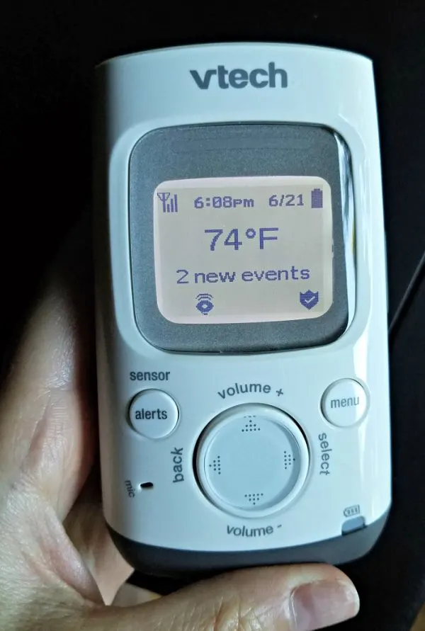 VTech Digital Audio Baby Monitor Spies on the Cat @VTechUSA #GrowWithVTech ad