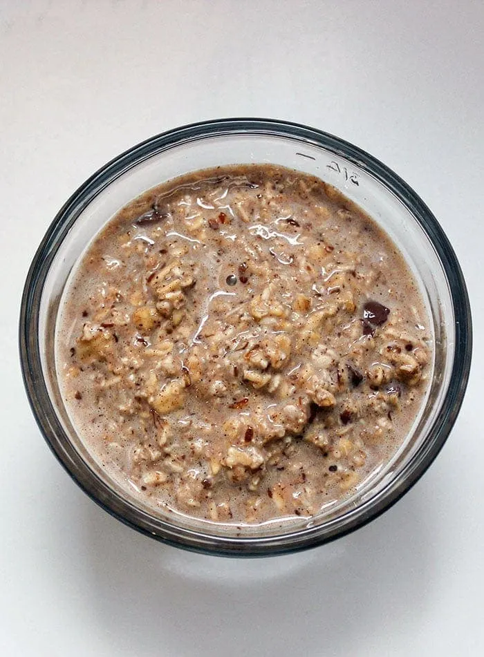 Simple Overnight Oats Recipe with Dark Chocolate