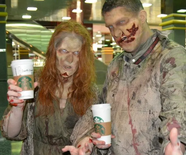 Walker Stalker Con Chicago - Even the dead need Starbucks