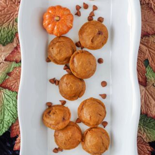 Mini Pumpkin Cake Bites Recipe - perfect little pumpkin cakes to serve at holiday gatherings.