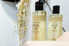 Skin care in winter is easy with Neutrogena #BodyOil #IC AD
