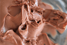 Super successful 2 ingredient chocolate ganache recipes - white and chocolate frosting and/or filling. So yummy!