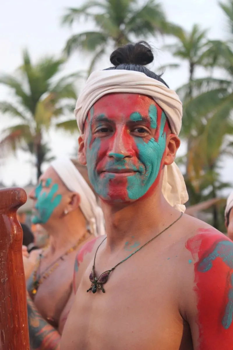 An oarsman before The Sacred Mayan Journey.