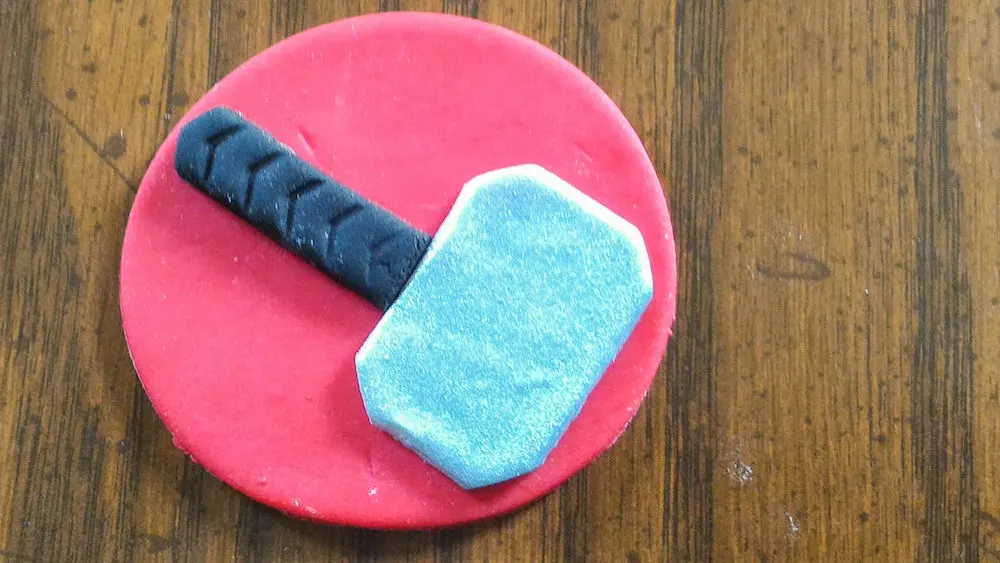 Fondant hammer for Thor cupcake