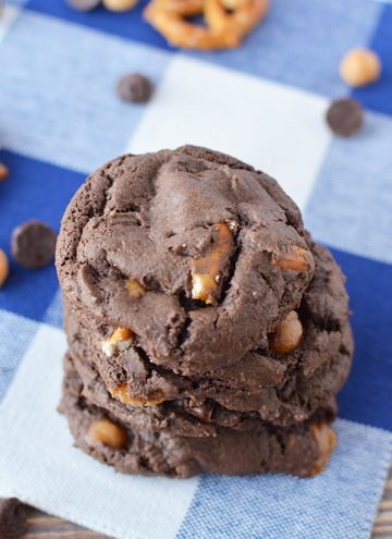 Delicious Chocolate Caramel Pretzel Cookies Recipe