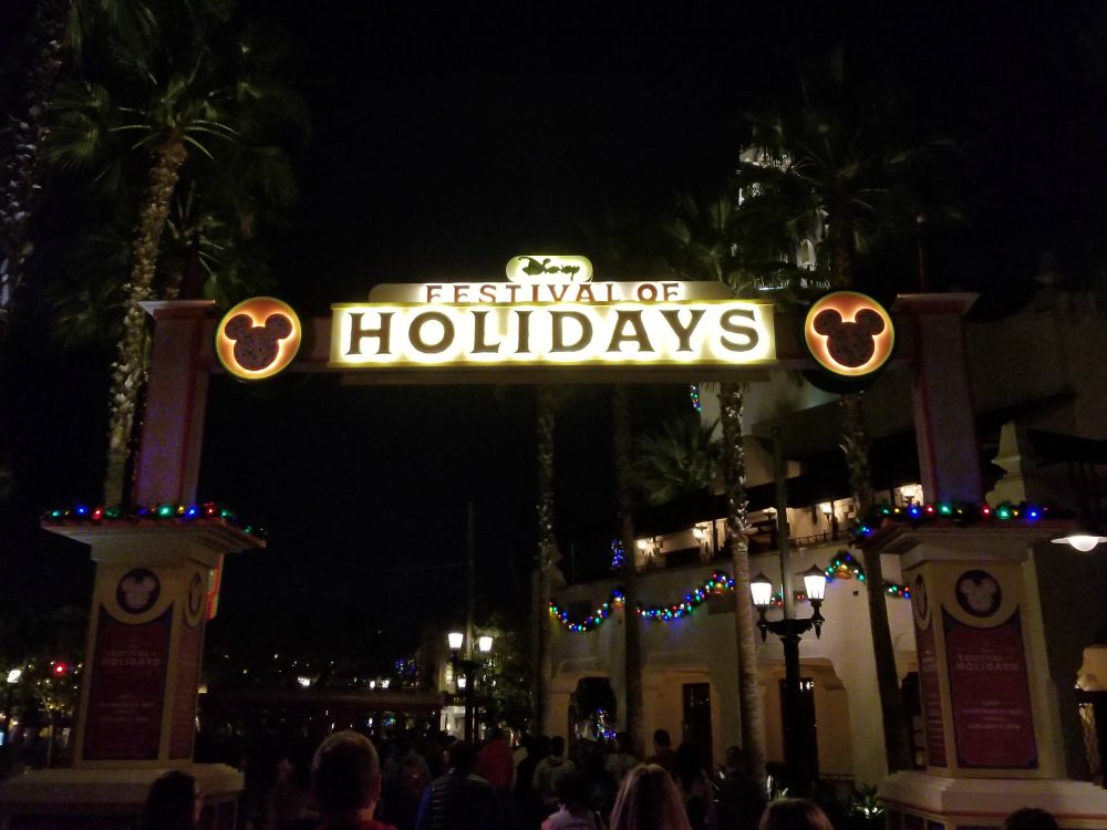 Top 5 Reasons to Visit Disneyland During Christmas #Disneyland