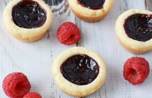 Easy Raspberry Tarts Recipe - Bite Sized Buttery Crunch