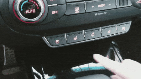 Buttons on the 2018 Kia Sorento dashboard