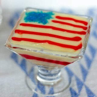 4th of July Desserts - Super Easy and Festive Pudding Parfaits #NILLASummerParty #IC AD