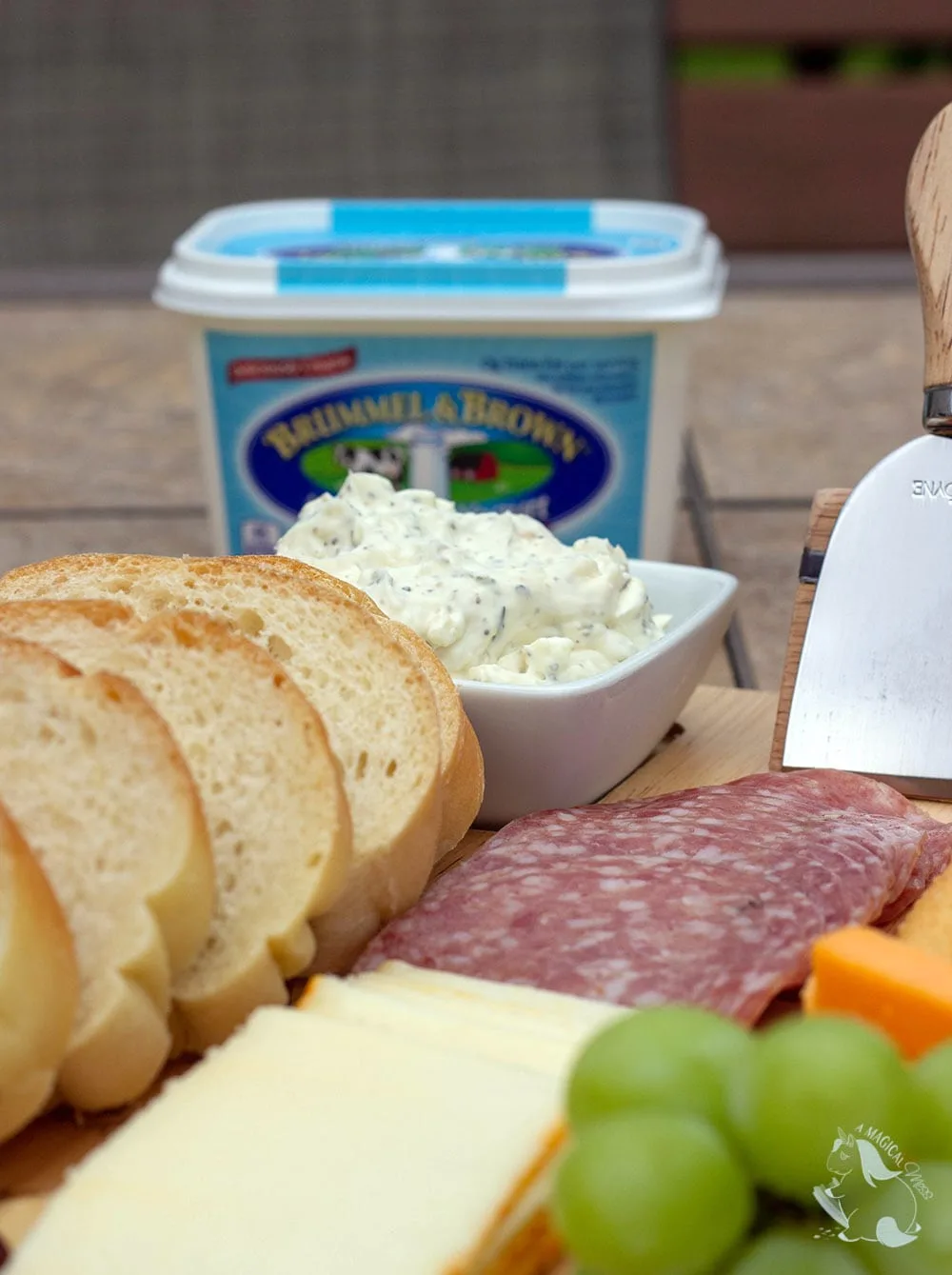 Garlic butter spread for bread and crackers