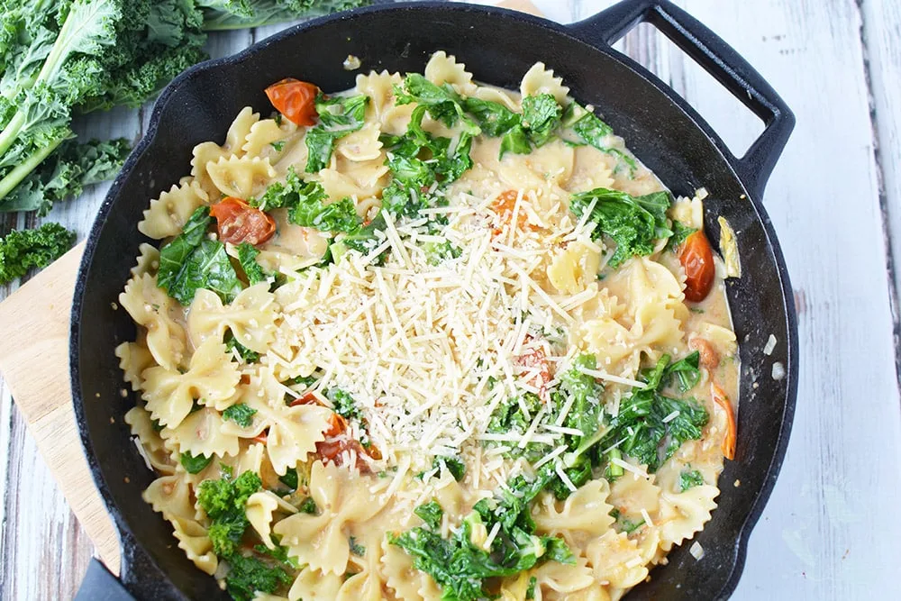 Pasta, kale, and other veggies in a skillet. 