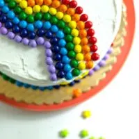 Quick and easy cake decorating - rainbow cake idea