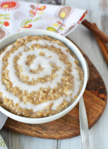 Easy and Irresistible Cinnamon Roll Oatmeal