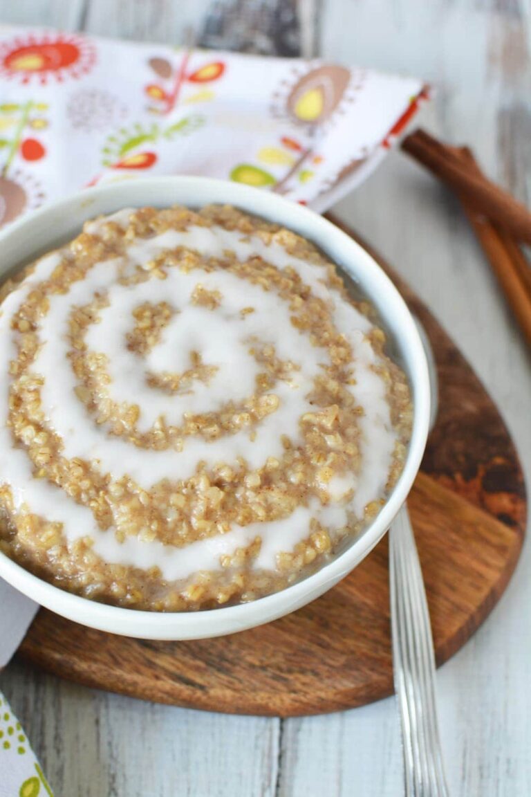 Filling and Delicious Cinnamon Roll Oatmeal Recipe