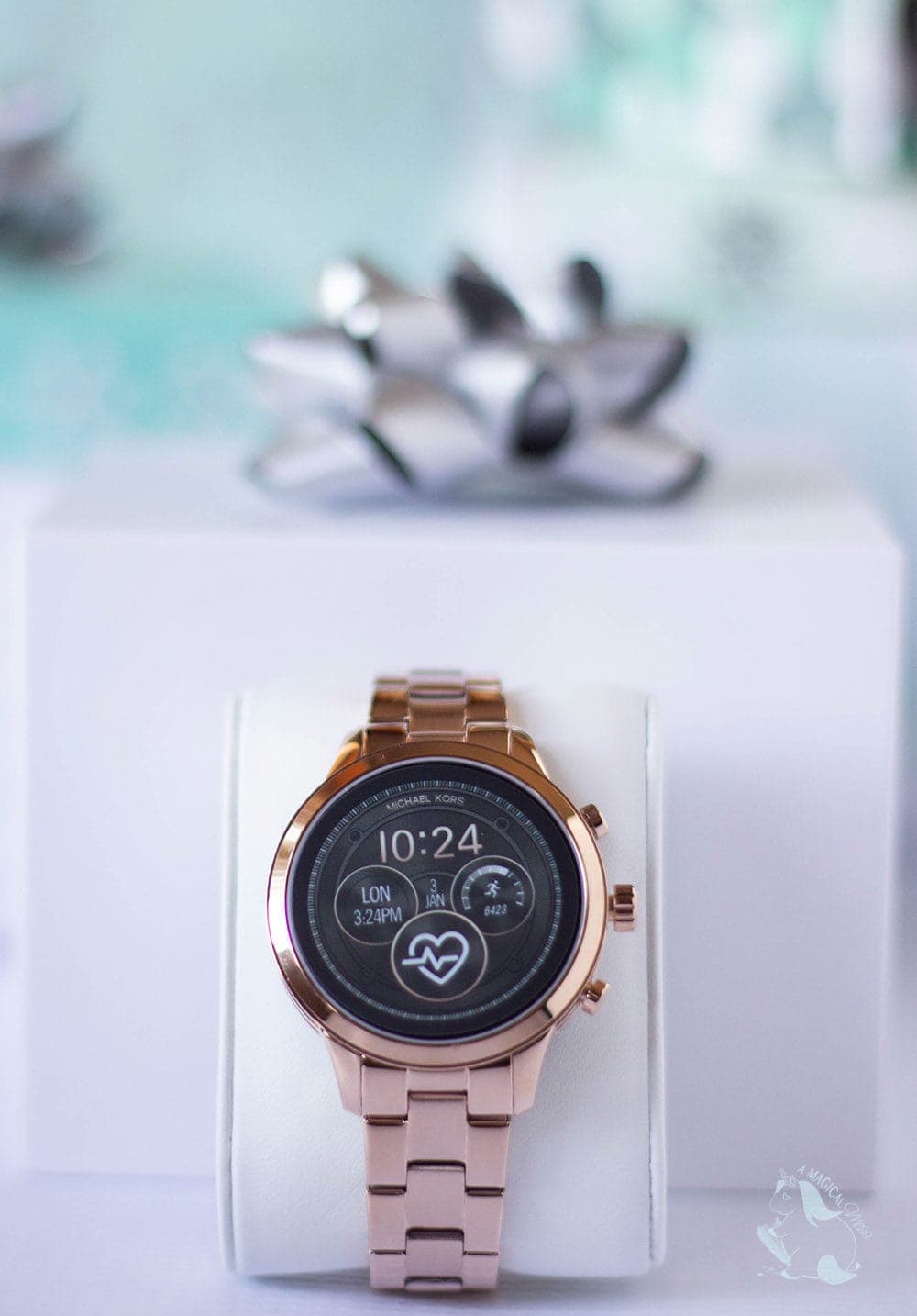 Michael Kors Access Runway Smartwatch out of the box