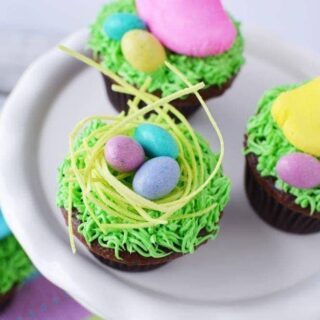 Super easy and cute Easter cupcakes